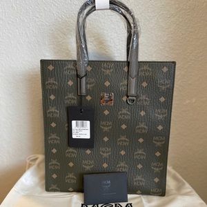 NWT MCM SMALL AREN VISETOS HANDBAG IN SEA TURTLE GREEN RETAILS $750.00